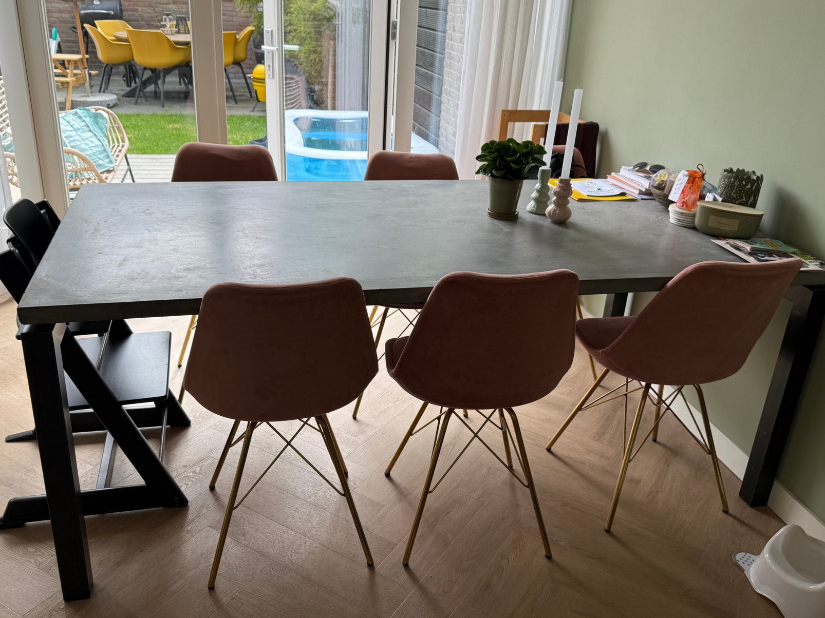 Betonne eettafel, Huis en Inrichting, Tafels | Eettafels, Ophalen, Overige materialen, Gebruikt, 200 cm of meer