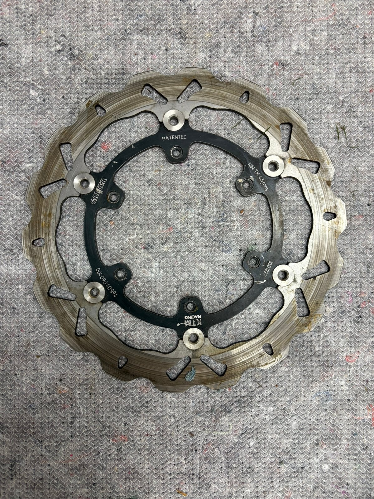 Remschijf KTM 690 of Husvarna 701, Motoren, Ophalen
