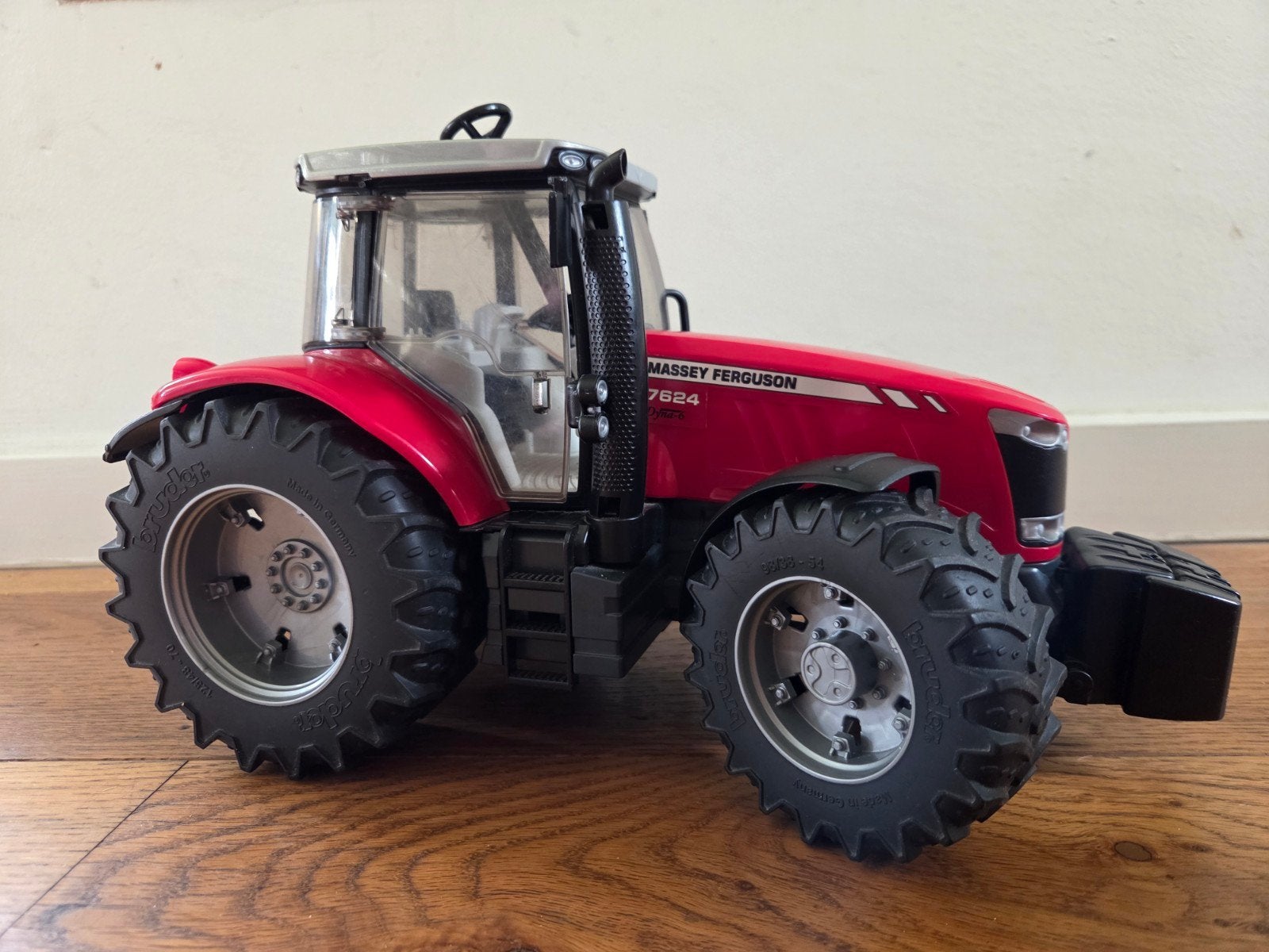 Massey Ferguson 7624 Dyna-6, Hobby en Vrije tijd, Modelauto's | 1:32, Ophalen of Verzenden, Tractor of Landbouw, Overige merken
