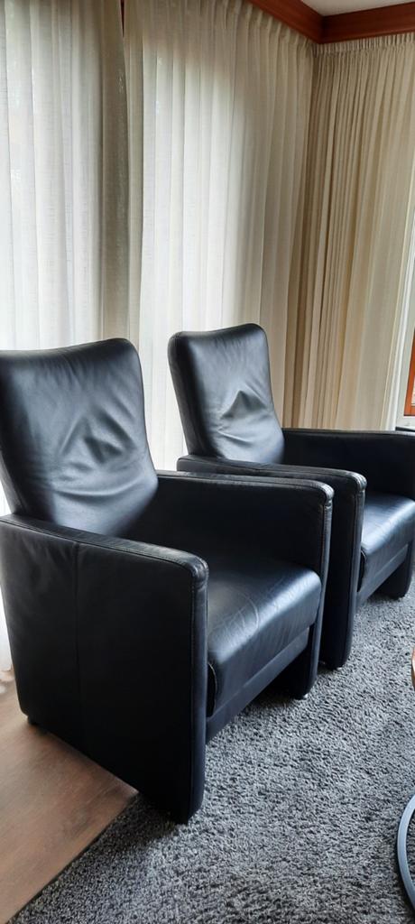 2 comfortabele leren fauteuils -zwart/ diep donkerblauw, Huis en Inrichting, Fauteuils, Gebruikt, Ophalen of Verzenden, Leer, 75 tot 100 cm