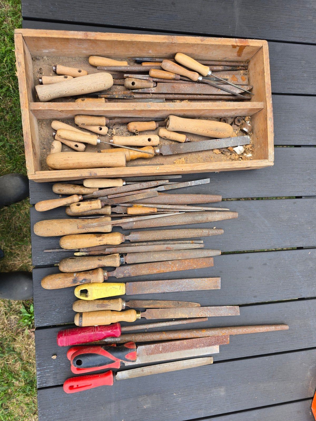 Diverse gebruikte vijlen en raspen in houten kist, Doe-het-zelf en Verbouw, Gereedschap | Handgereedschap, Ophalen, Gebruikt, Vijl/Rasp
