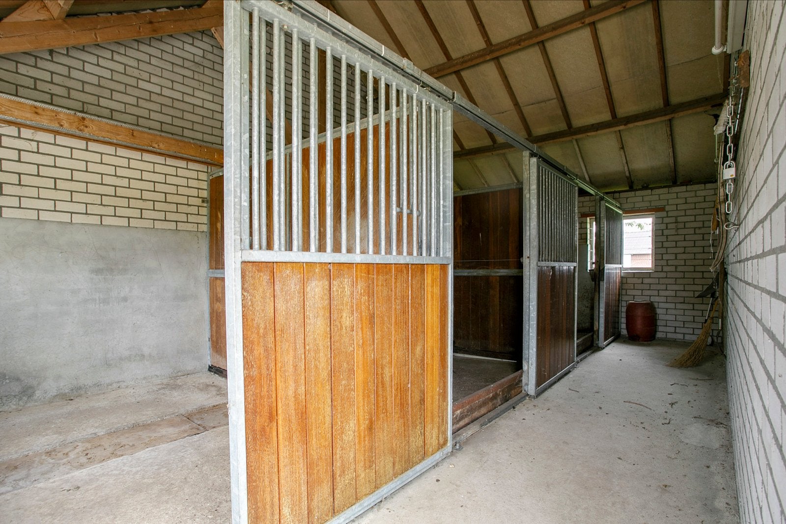 Paardenstal paardenbox staldeure