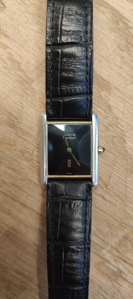 Cartier Tank must de horloge zwarte wijzerplaat, Sieraden, Tassen en Uiterlijk, Horloges | Heren, Overige merken, Polshorloge