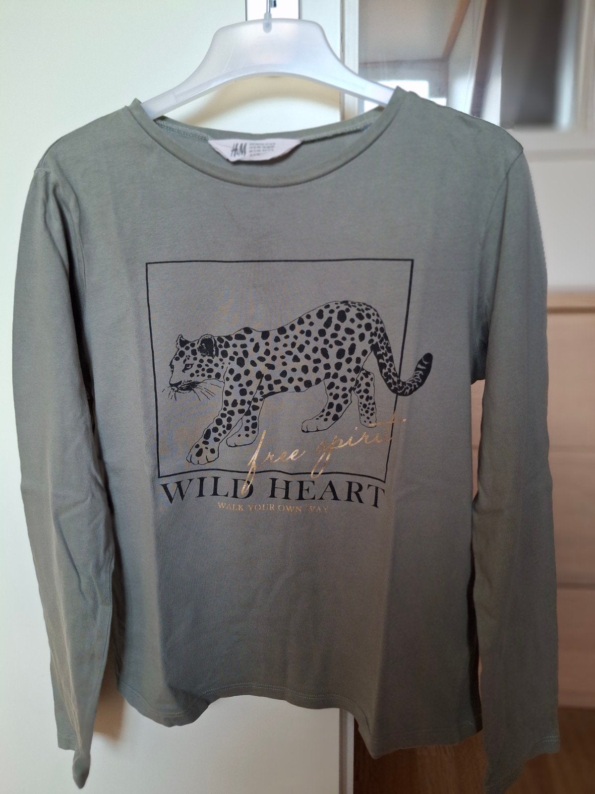 maat 158 / 164  Legergroen shirt met luipaard, Gebruikt, Meisje, H&M, Ophalen of Verzenden