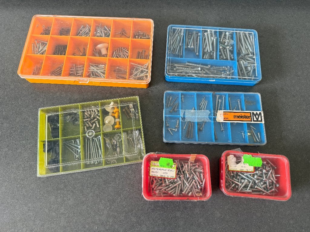 Schroeven en moeren in opbergboxen, Ophalen of Verzenden, Zo goed als nieuw, Minder dan 50 mm, Schroeven