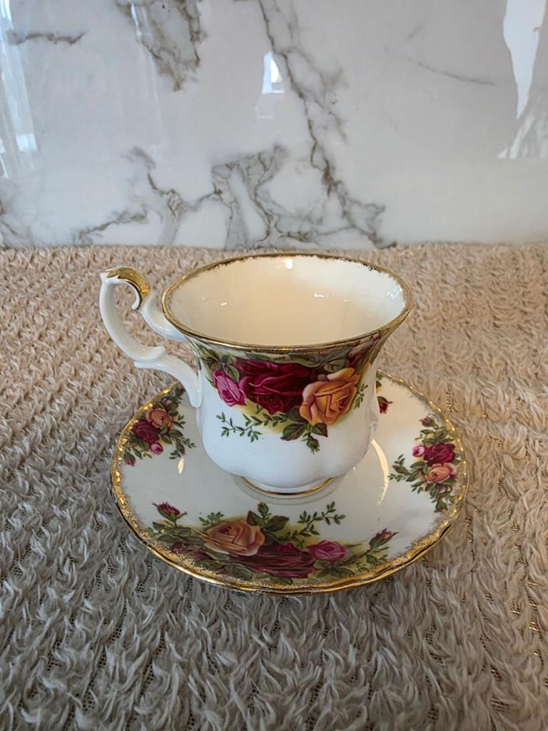 Royal Albert Old Country Roses kop en schotel, Verzamelen, Porselein, Kristal en Bestek, Ophalen of Verzenden, Zo goed als nieuw
