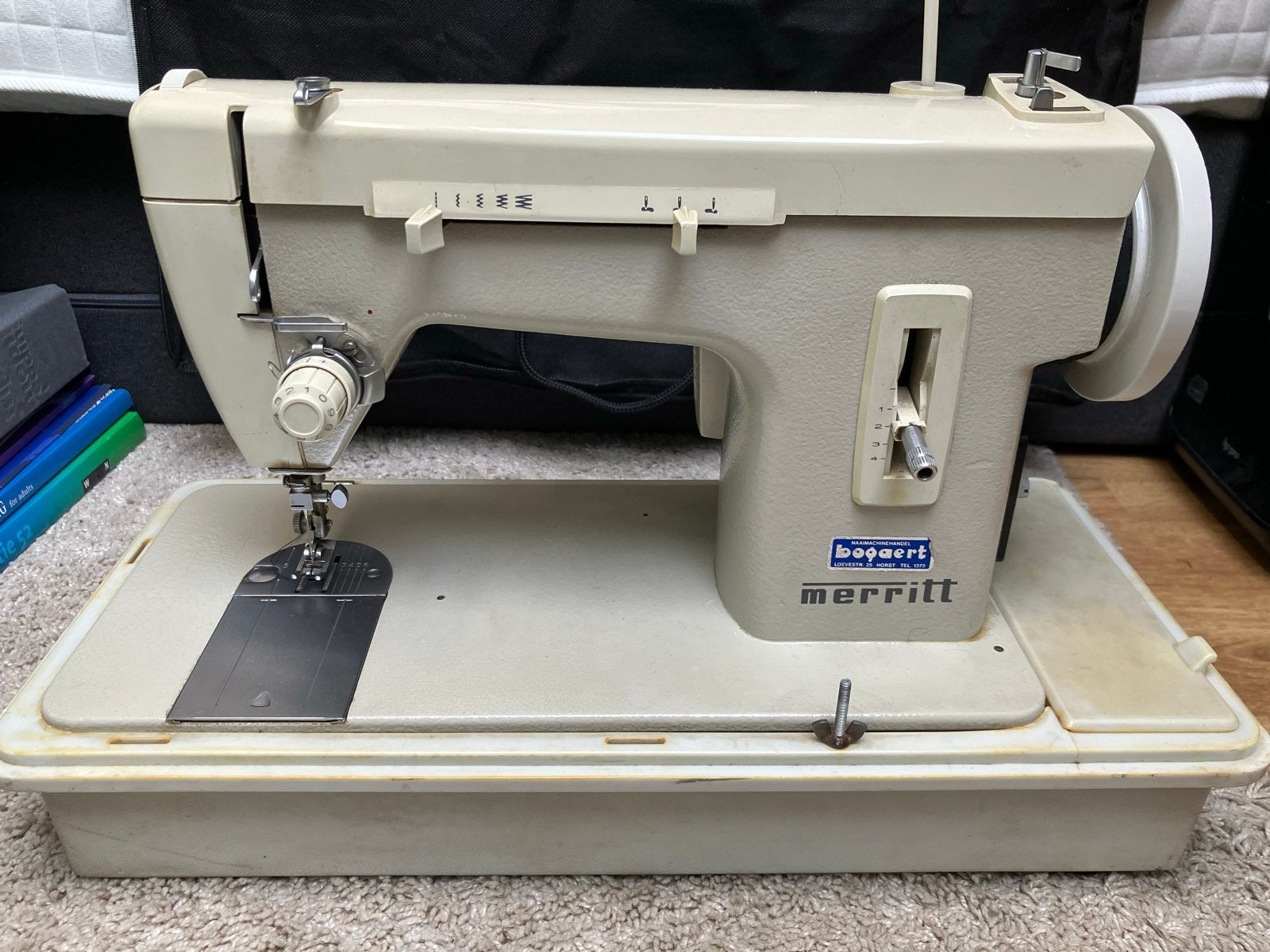 Naaimachine Merritt met Koffer, Hobby en Vrije tijd, Naaimachines en Toebehoren, Gebruikt, Naaimachine, Overige merken, Ophalen