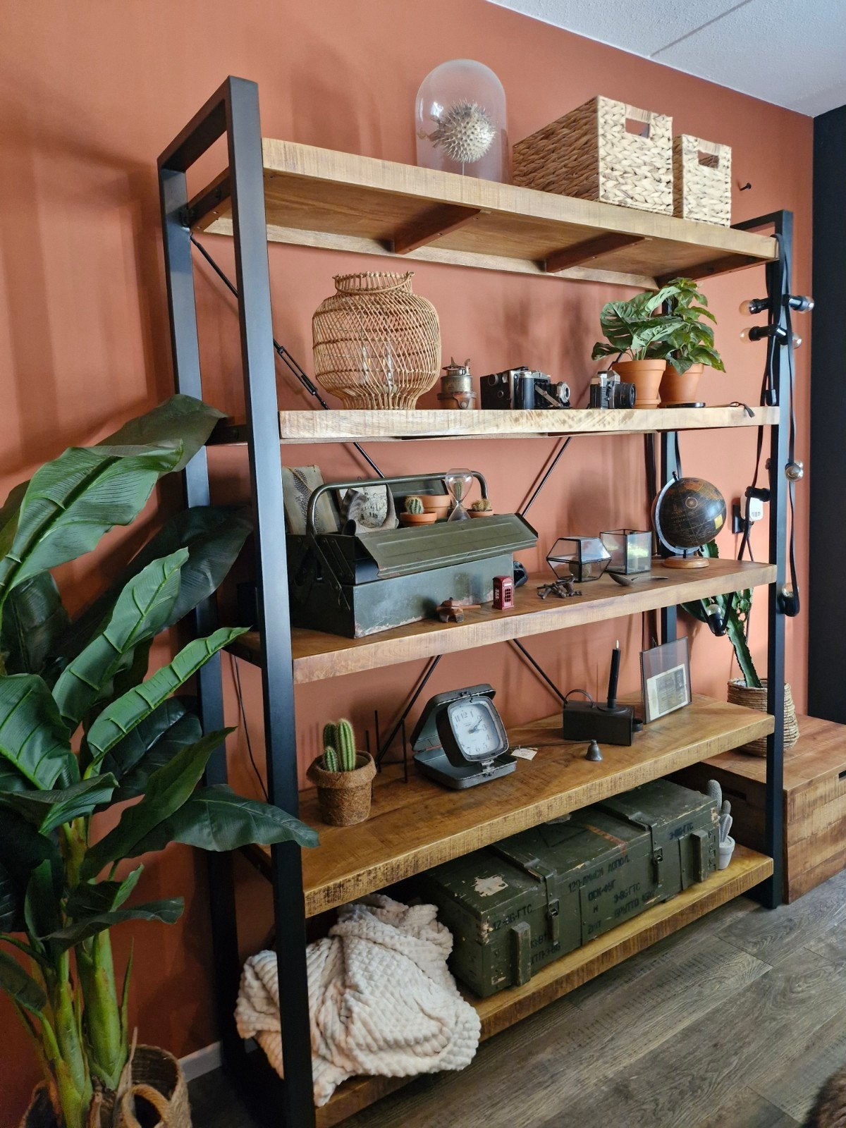 Industriële Boekenkast met Houten Planken en Metalen Frame, Ophalen, Gebruikt
