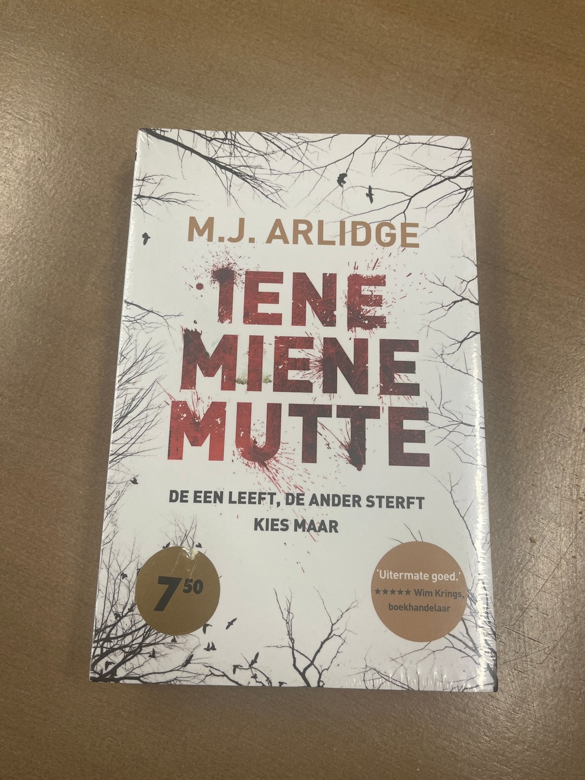 M.J. Arlidge - Iene Miene Mutte (Thriller), Ophalen of Verzenden, Zo goed als nieuw