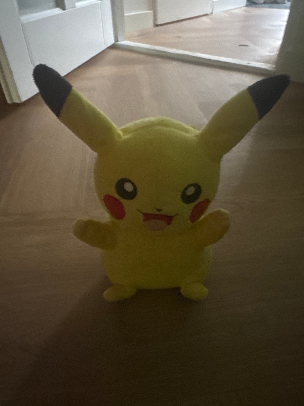 Pratende Pikachu knuffel met licht en geluid, Ophalen, Gebruikt, Geel, Overige typen