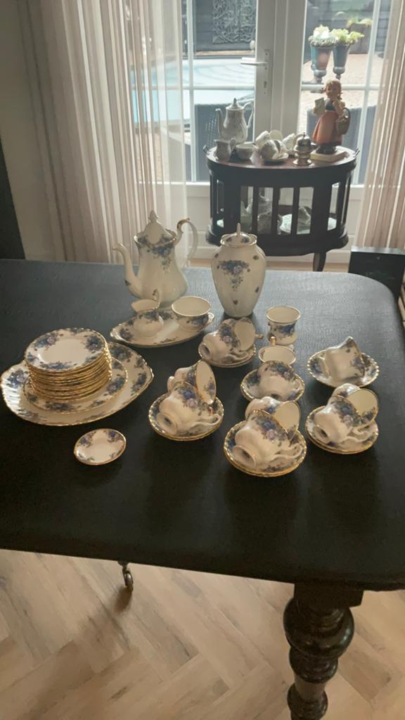 Royal albert servies moonlight rose, Antiek en Kunst, Ophalen