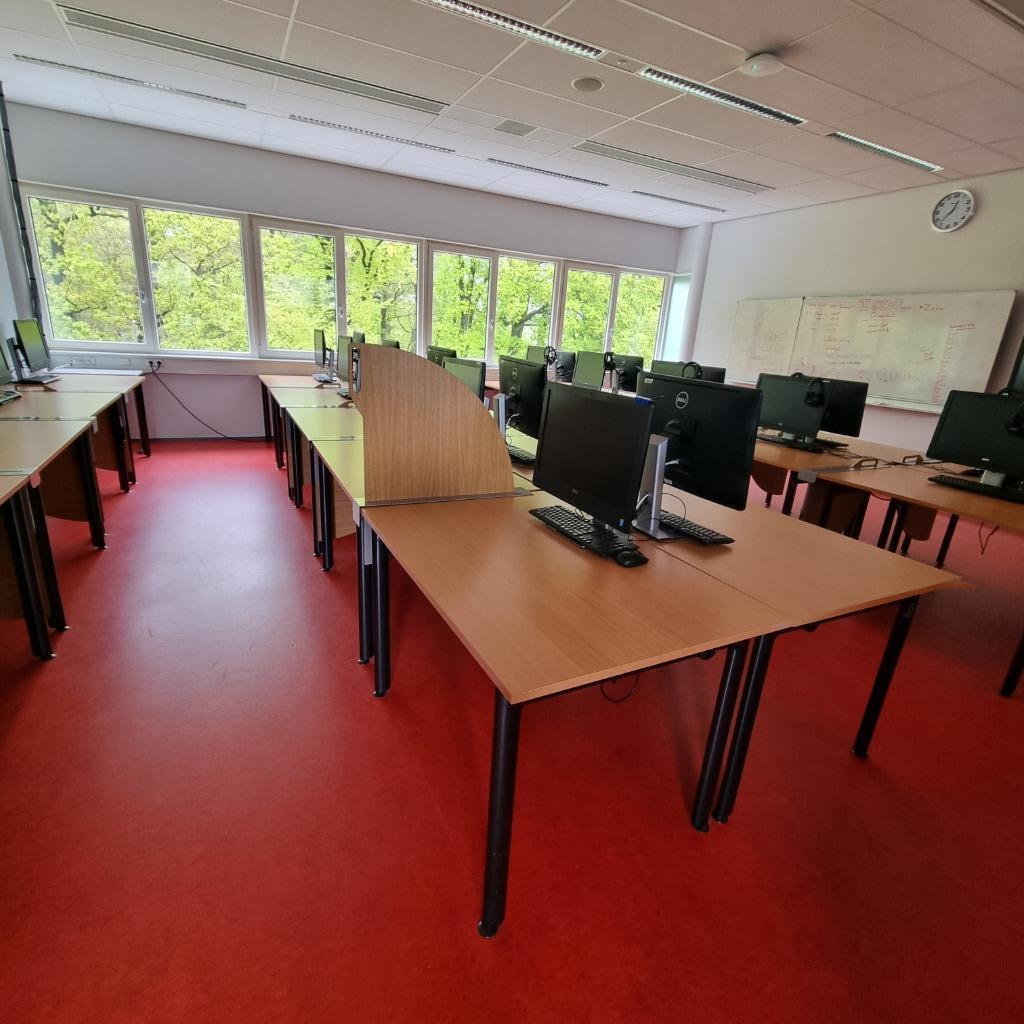 50 stuks spiekscherm van computerlokaal schoolopleiding, Ophalen, Gebruikt