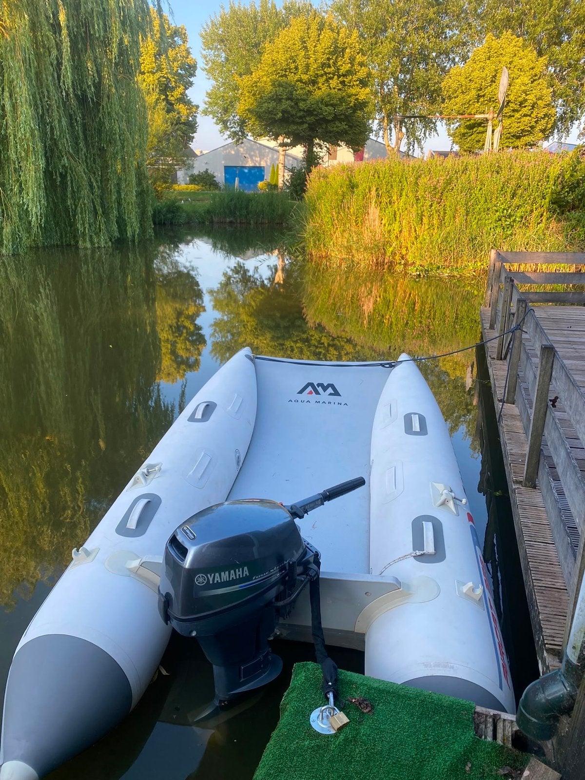 Aqua Marina opblaasboot met Yamaha 8pk buitenboordmotor, Watersport en Boten, Rubberboten, Ophalen, Inclusief motor, PVC, Zo goed als nieuw