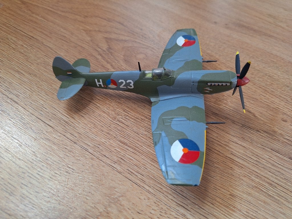 1:72 1/72 Gebouwd Model Supermarine Spitfire LF.Mk.IXc Klu, Overige merken, 1:72 tot 1:144, Ophalen of Verzenden, Zo goed als nieuw