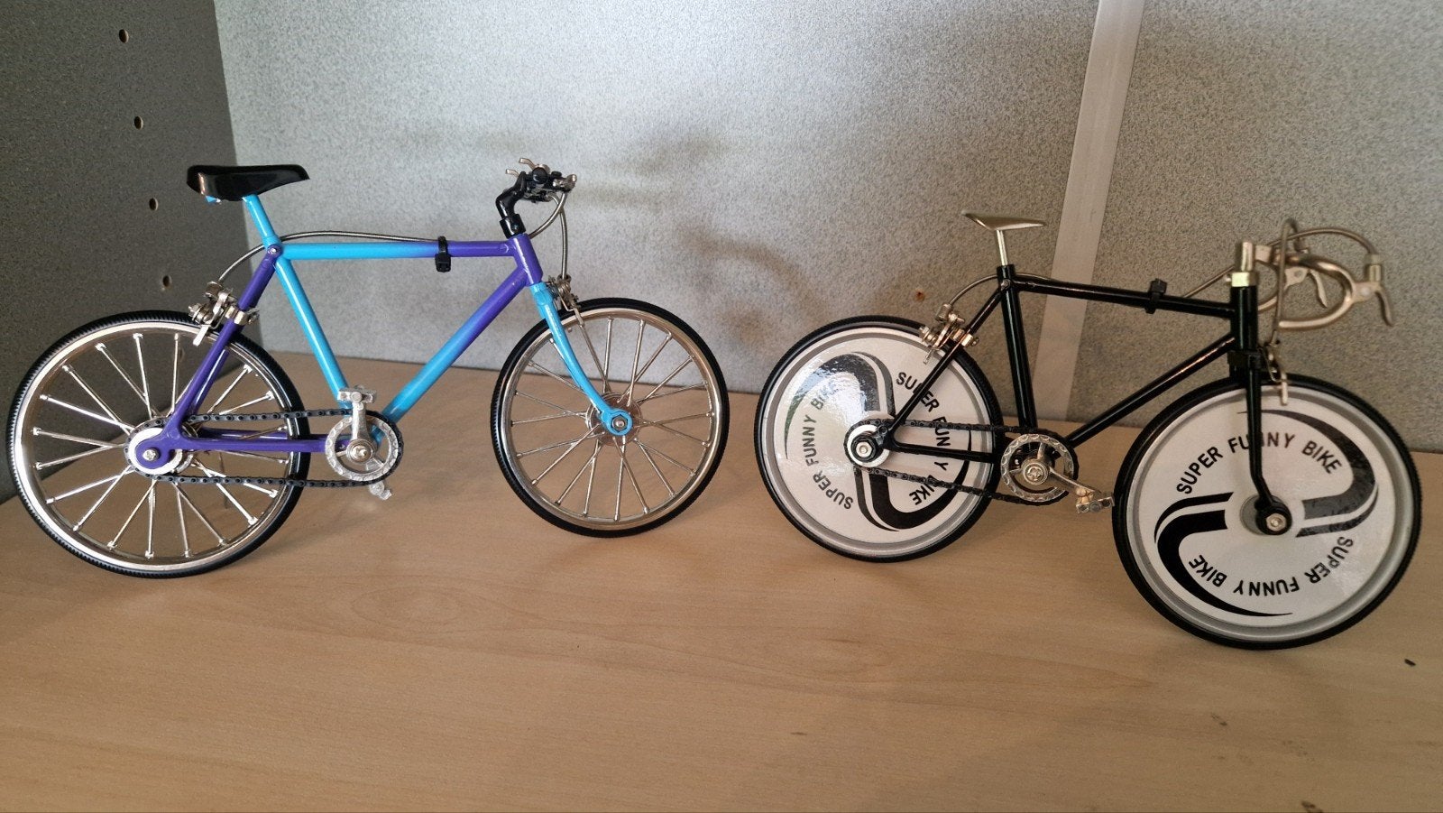 Miniatuur fietsmodel - Decoratief verzamelobject, Overige merken, 1:50 of kleiner, Verzenden, Overige typen