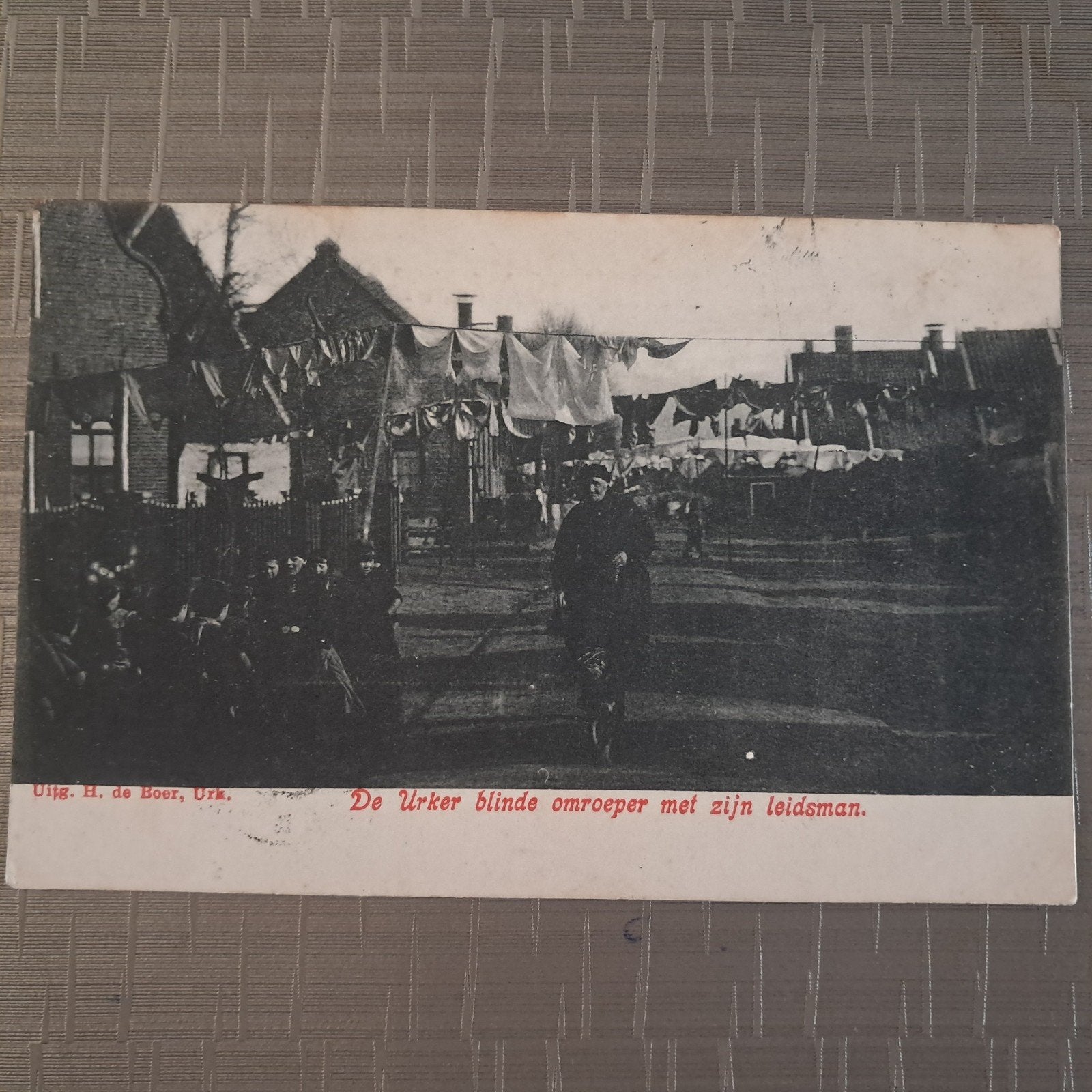 H de Boer/ Urk De Urker blinde omroeper met zijn leidsman, Verzamelen, Ophalen of Verzenden, Flevoland