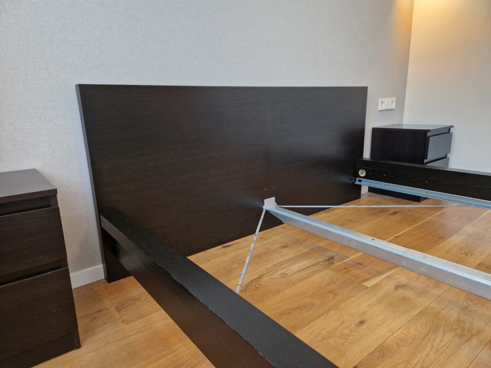 Foto 3 van IKEA Malm bed 160x200 zwart bruin inclusief lattenbodems