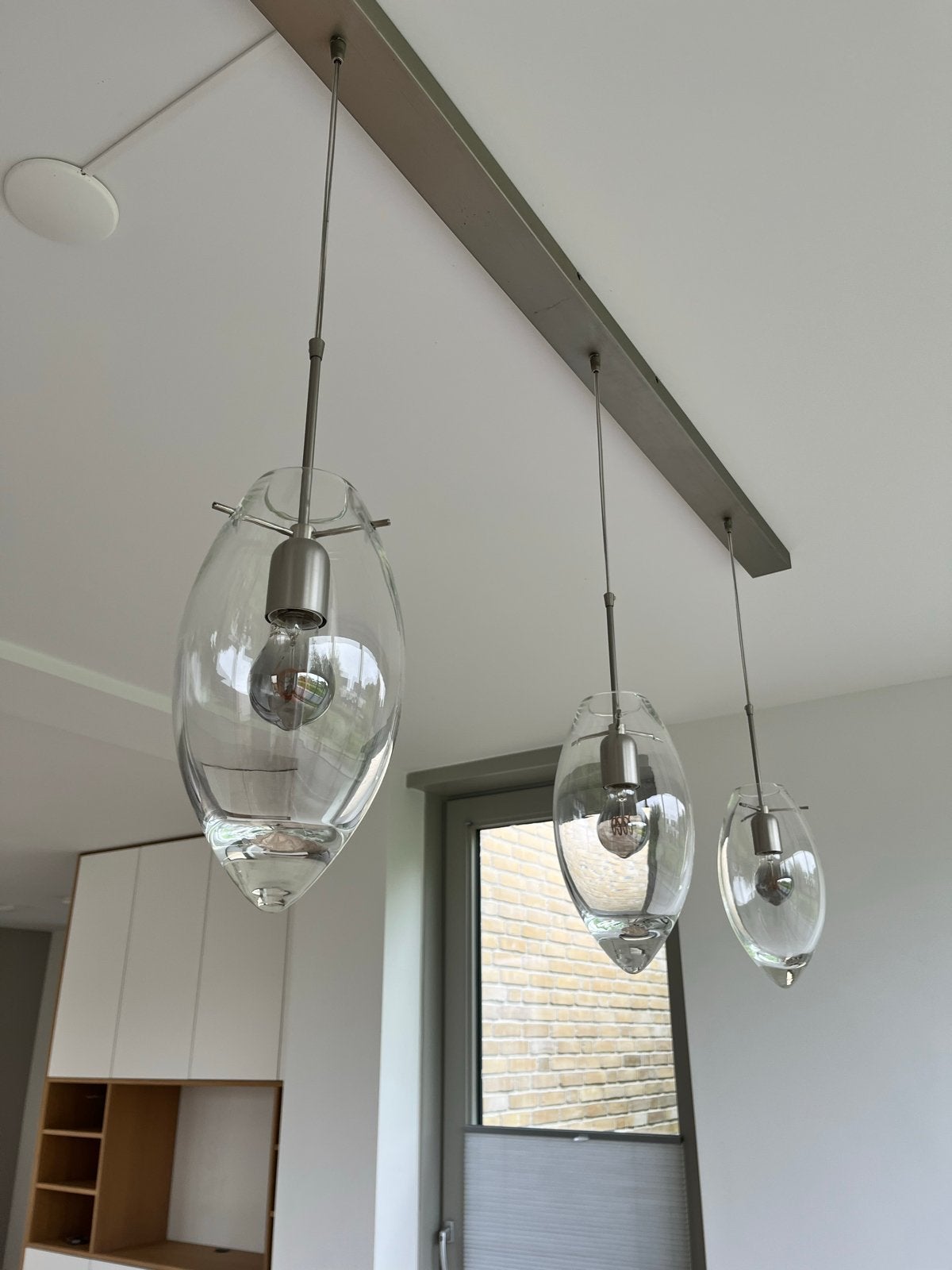 Moderne hanglamp met 3 glazen kappen, Ophalen, Zo goed als nieuw, Glas, E27 (groot)