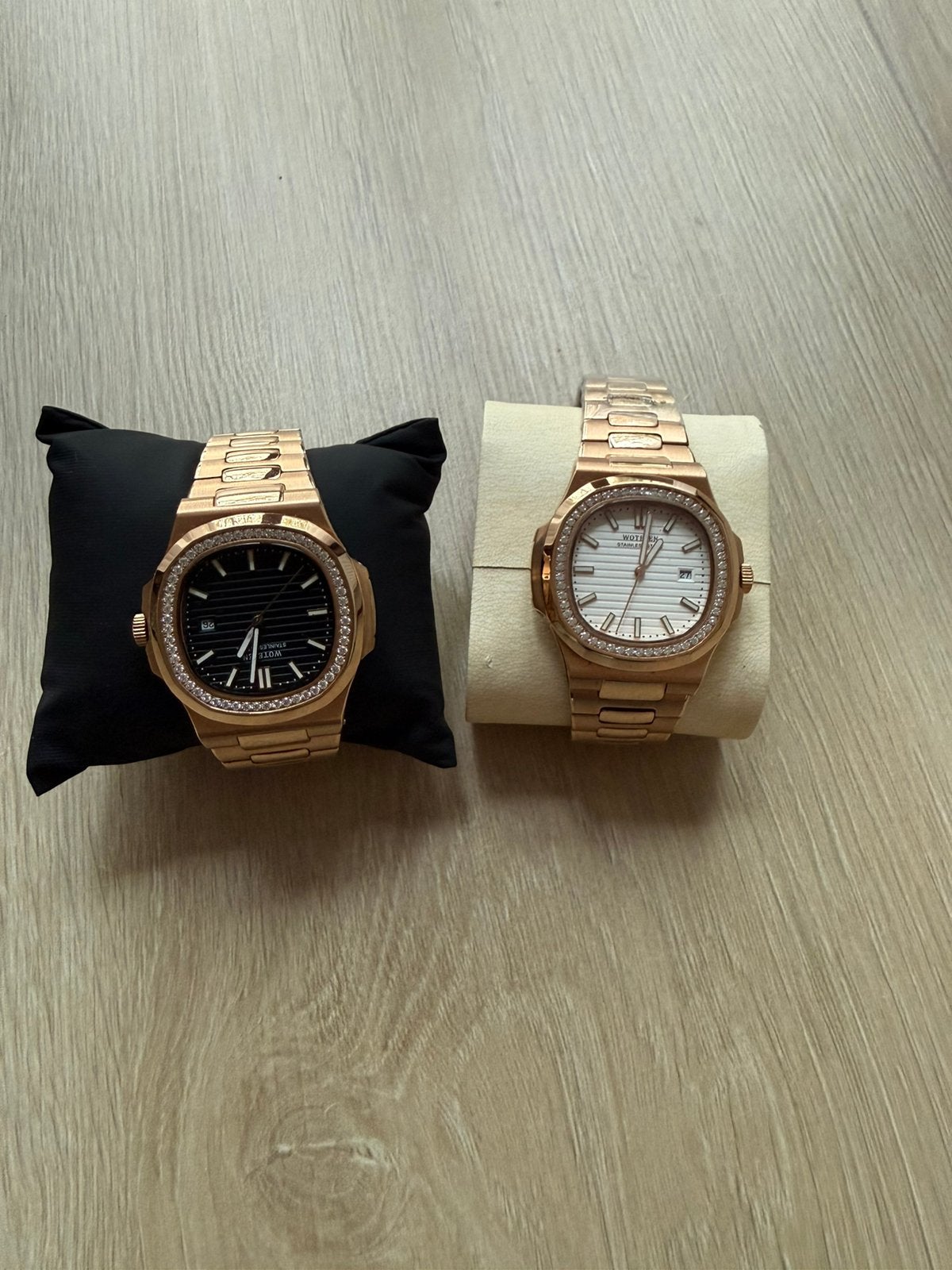 Te koop twee verschillende Horloges, Sieraden, Tassen en Uiterlijk, Horloges | Heren, Staal, Staal, Polshorloge, Nieuw