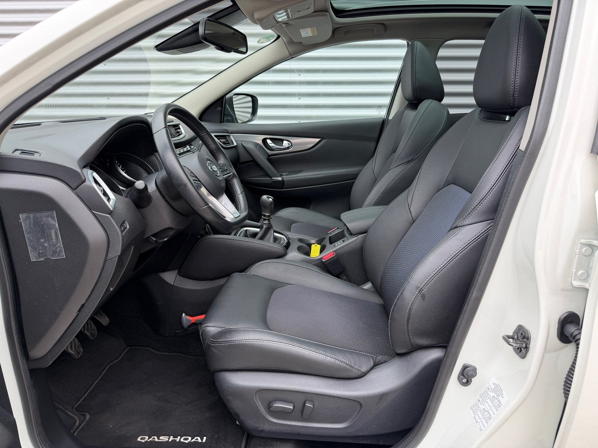 Nissan Qashqai 116pk Tekna + [ 1e eig. 27810 km ], Auto's, Voorwielaandrijving, Dealer onderhouden, Verwarmde buitenspiegels, Gebruikt