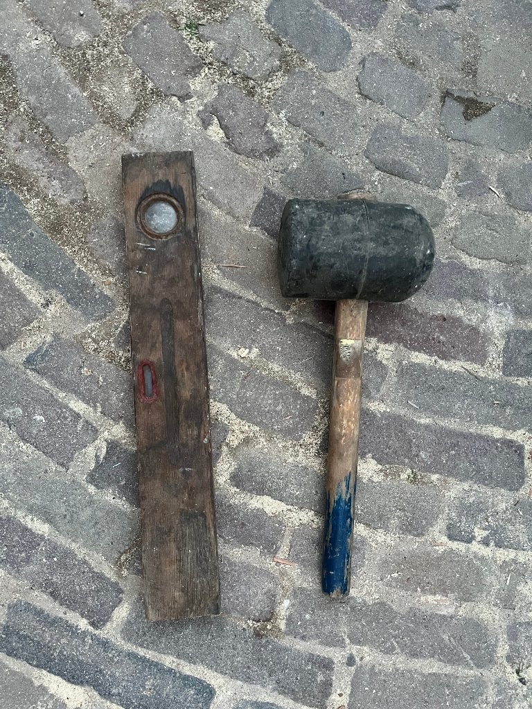 Historische waterpas, Ophalen