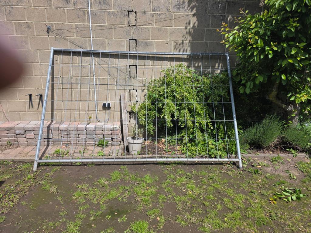 Metalen rek met voet - Heras hekwerk, Ophalen, Gebruikt, IJzer, Overige typen