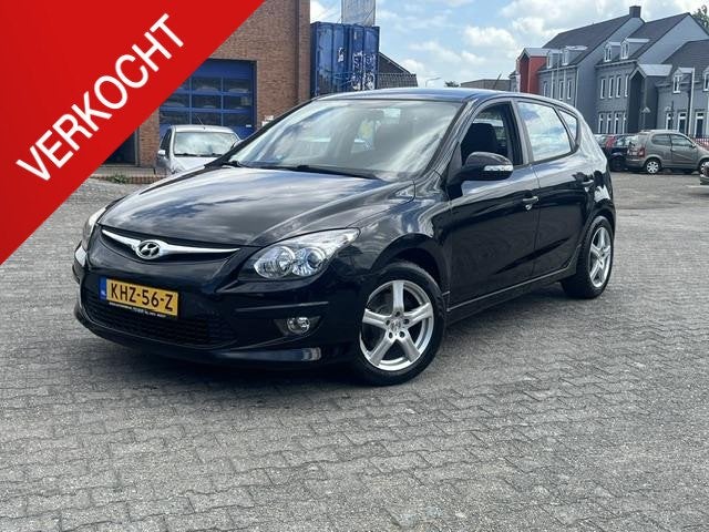 Hyundai i30 1.4i i-Drive Cool, nwe APK + 1 jaar Bovag garant, Auto's, Voorwielaandrijving, Stof, Gebruikt, Zwart