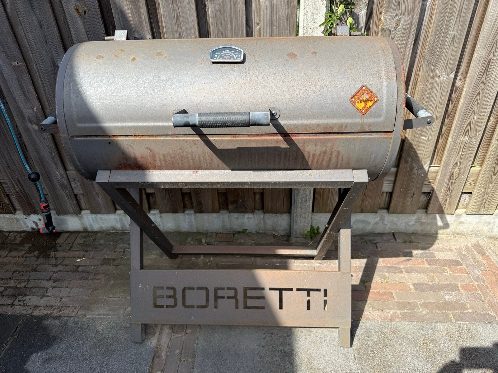 Boretti Barbecue - Robuuste Houtskool BBQ met Thermometer, Ophalen, Gebruikt