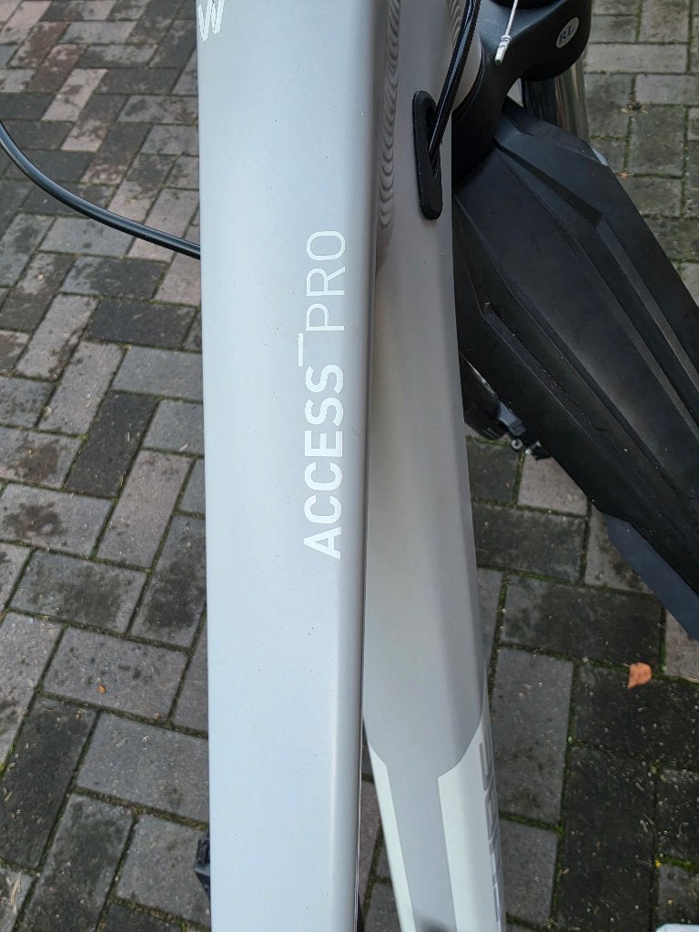 Foto 6 van Zeer mooie Cube Access WS Pro Grey 16"