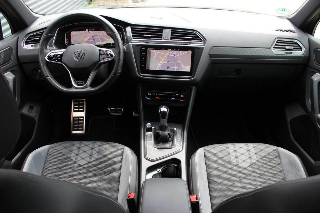 Volkswagen Tiguan 1.5 TSI 2x R-Line | Panoramadak | 360 Came, Auto's, Volkswagen, 15 km/l, Zwart, 4 cilinders, 150 pk