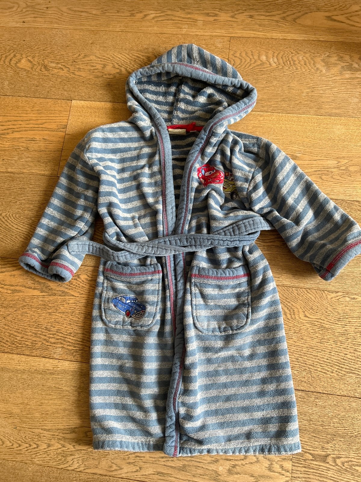 Cars ochtendjas maat 116/122, Kinderen en Baby's, Ophalen of Verzenden, Gebruikt, Jongen, Nacht- of Onderkleding