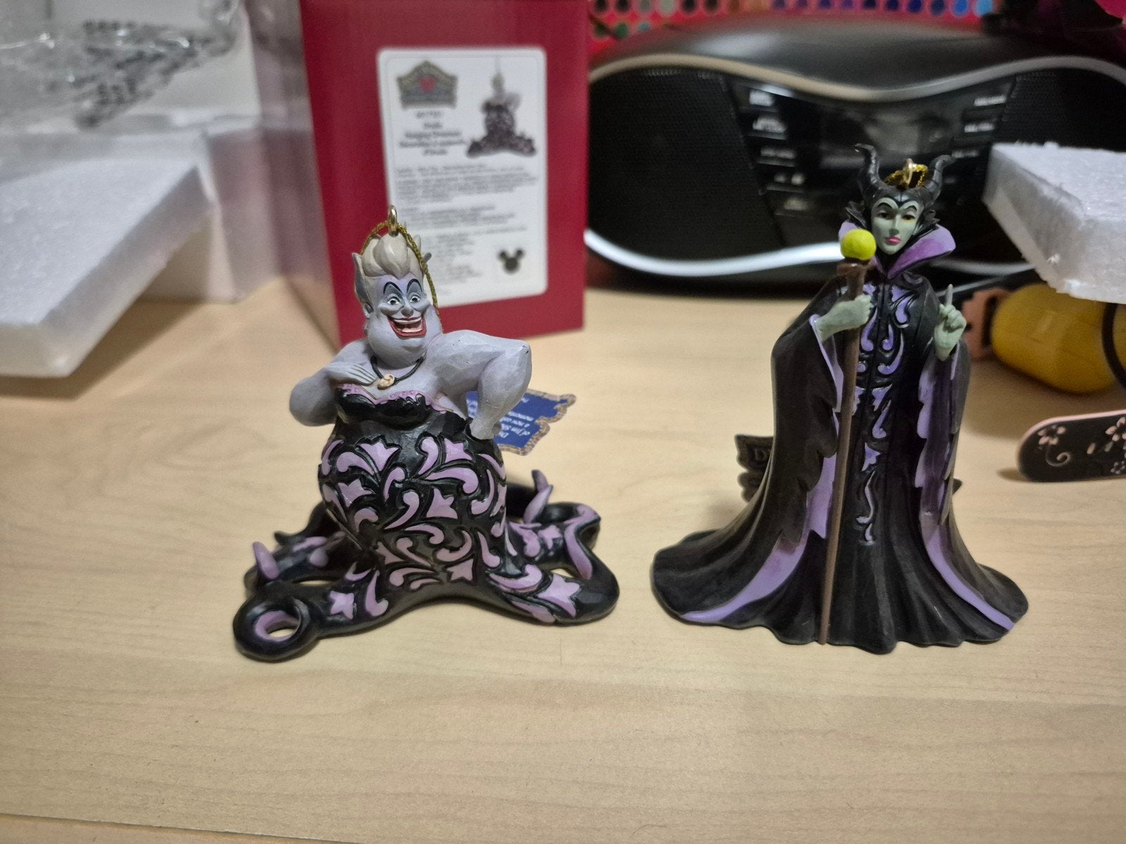 2 nieuwe disney ornamenten ursula & maleficent tradition, Verzamelen, Disney, Ophalen of Verzenden, Zo goed als nieuw, Beeldje of Figuurtje