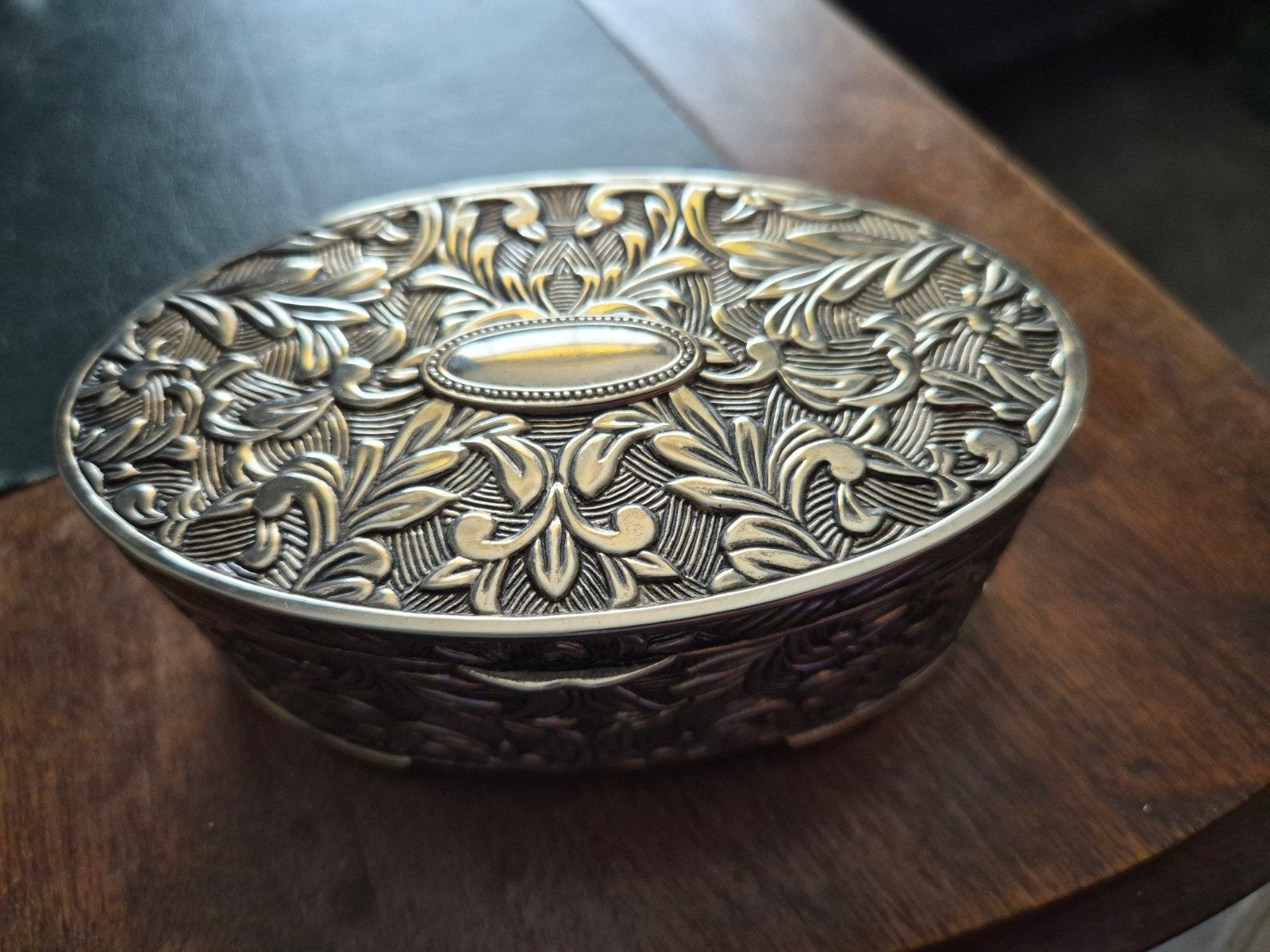 Vintage Zilverkleurige Sieradendoos met Reliëf, Antiek en Kunst, Ophalen of Verzenden, Zilver