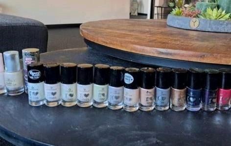 20 Flesjes Nagellak Essence, Ophalen of Verzenden, Handen en Nagels, Toebehoren