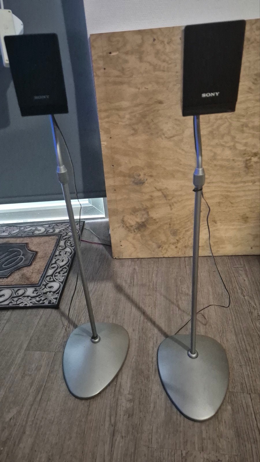 Sony SS-TS121 speakers met standaarden, Ophalen
