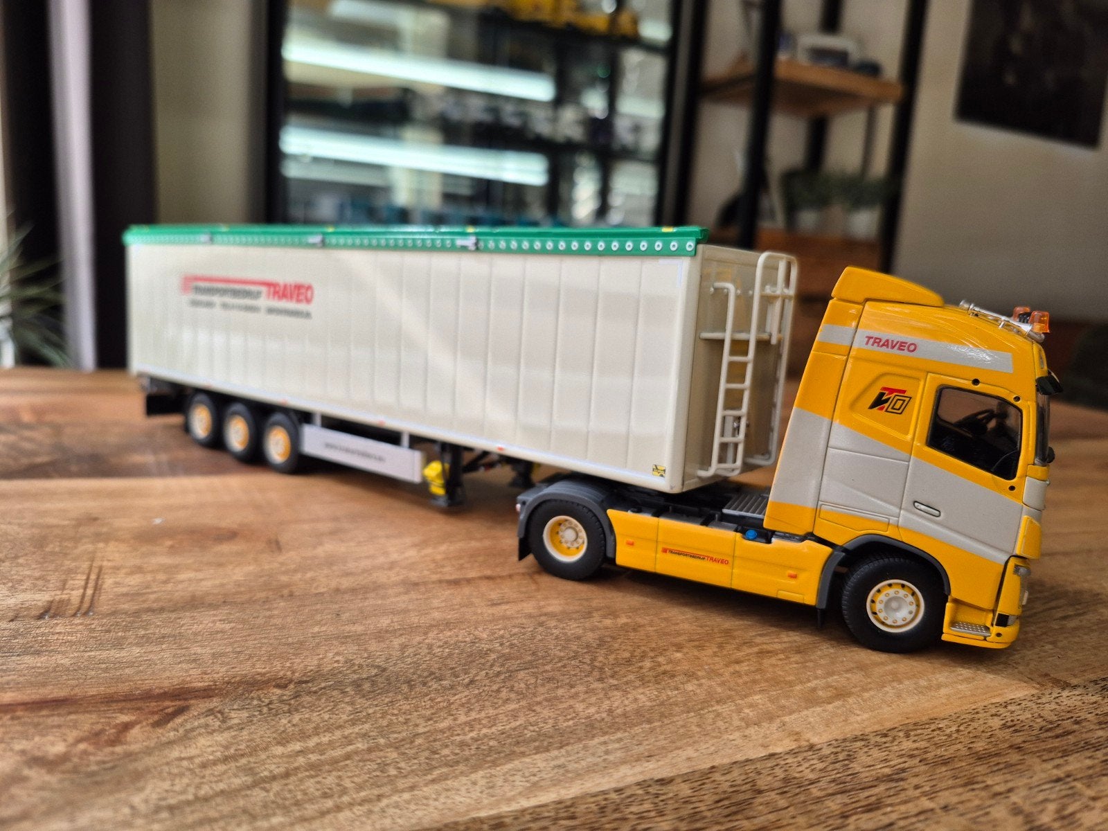 Tekno Traveo Volvo FH4 met Kraker walking floor trailer, Ophalen of Verzenden, Zo goed als nieuw, Bus of Vrachtwagen, Tekno
