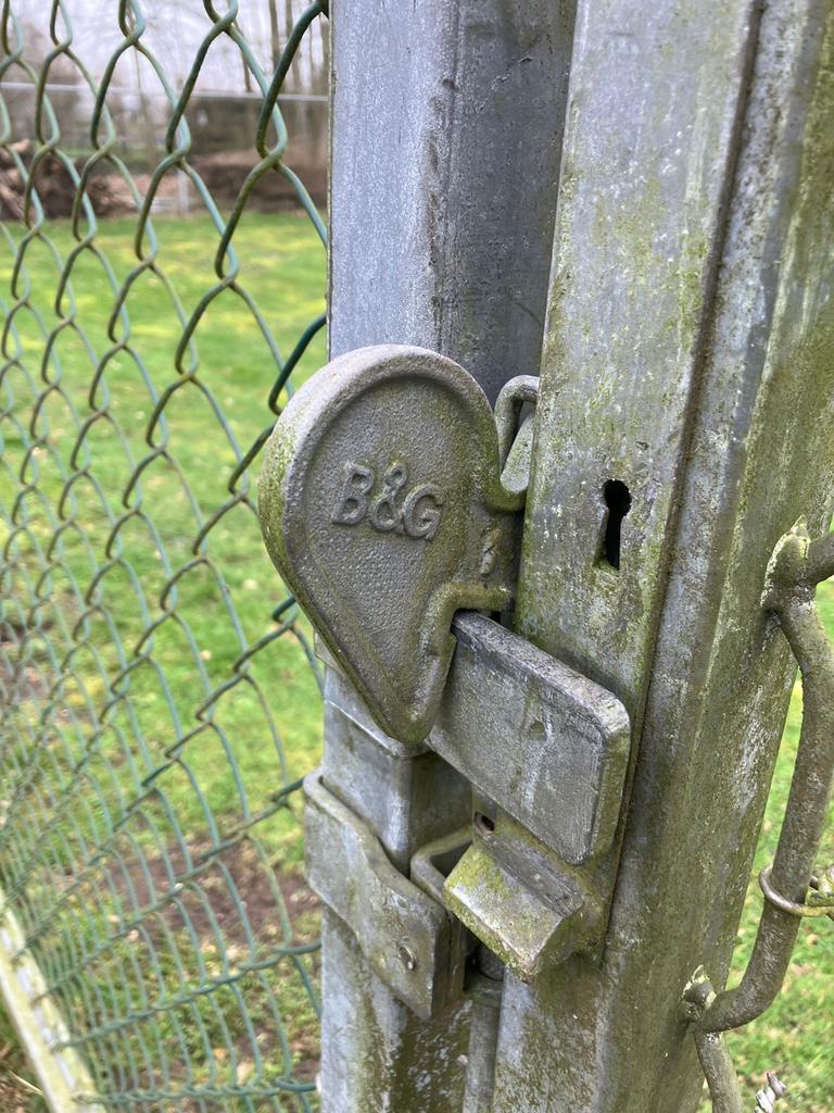 Gegalvaniseerde dubbele poort (4 meter) van B&G Hekwerk.., Met poort, Gebruikt, IJzer, Spijlenhekwerk