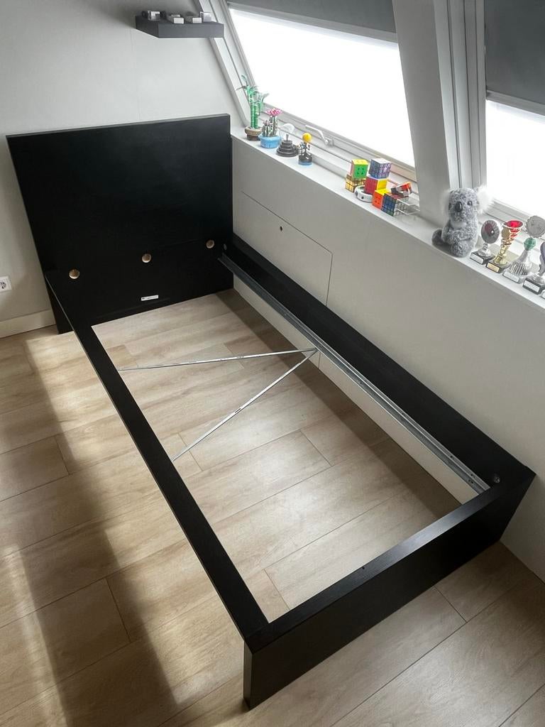 Zwart MALM eenpersoonsbed met lattenbodem en matras, Huis en Inrichting, Slaapkamer | Bedden, Gebruikt, 90 cm, Eenpersoons, Zwart