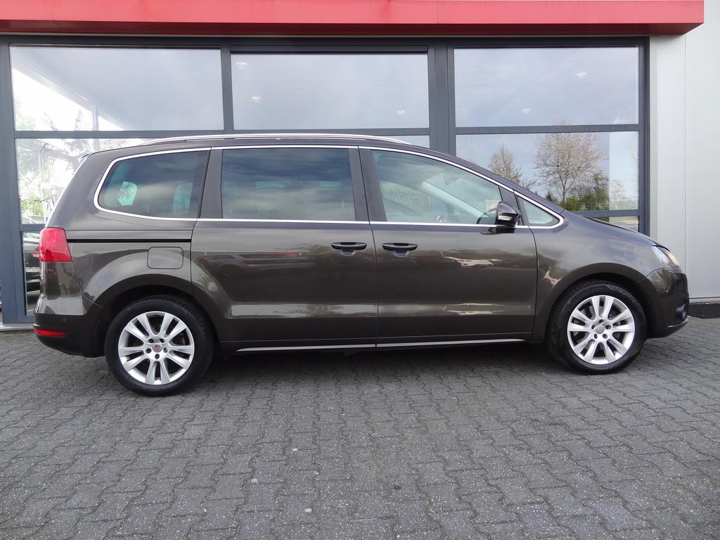 SEAT Alhambra 1.4 TSI | 7-ZITS | NL-AUTO | LEDER | PANO | TR, Auto's, Voorwielaandrijving, Zwart, 4 cilinders, 7 stoelen