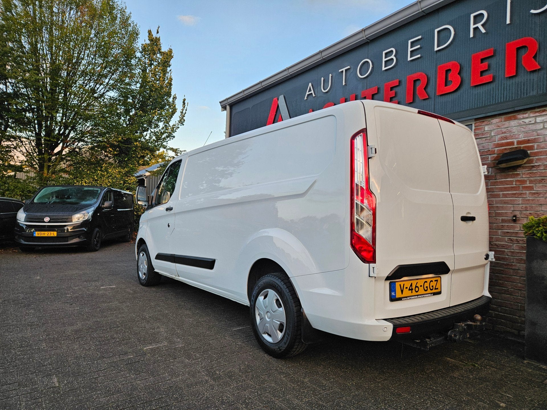 Ford TRANSIT CUSTOM 300 2.0 TDCI L2H1 Trend Trekhaak! 3-Zitp, Voorwielaandrijving, 15 km/l, Euro 6, 4 cilinders