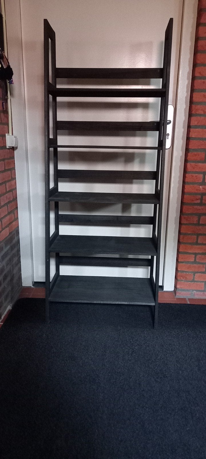 Zwarte houten kast met planken, Ophalen, Met plank(en), Gebruikt, 50 tot 100 cm