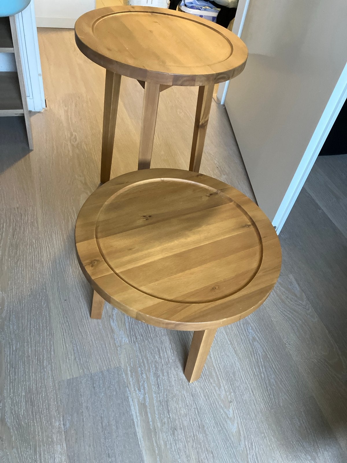 Set van 2 houten bijzettafels -m, Huis en Inrichting, Tafels | Bijzettafels, Minder dan 55 cm, Gebruikt, Rond, Hout