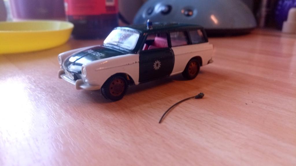 Vw1600 polizei, Hobby en Vrije tijd, Modelauto's | 1:87, Ophalen of Verzenden, Auto