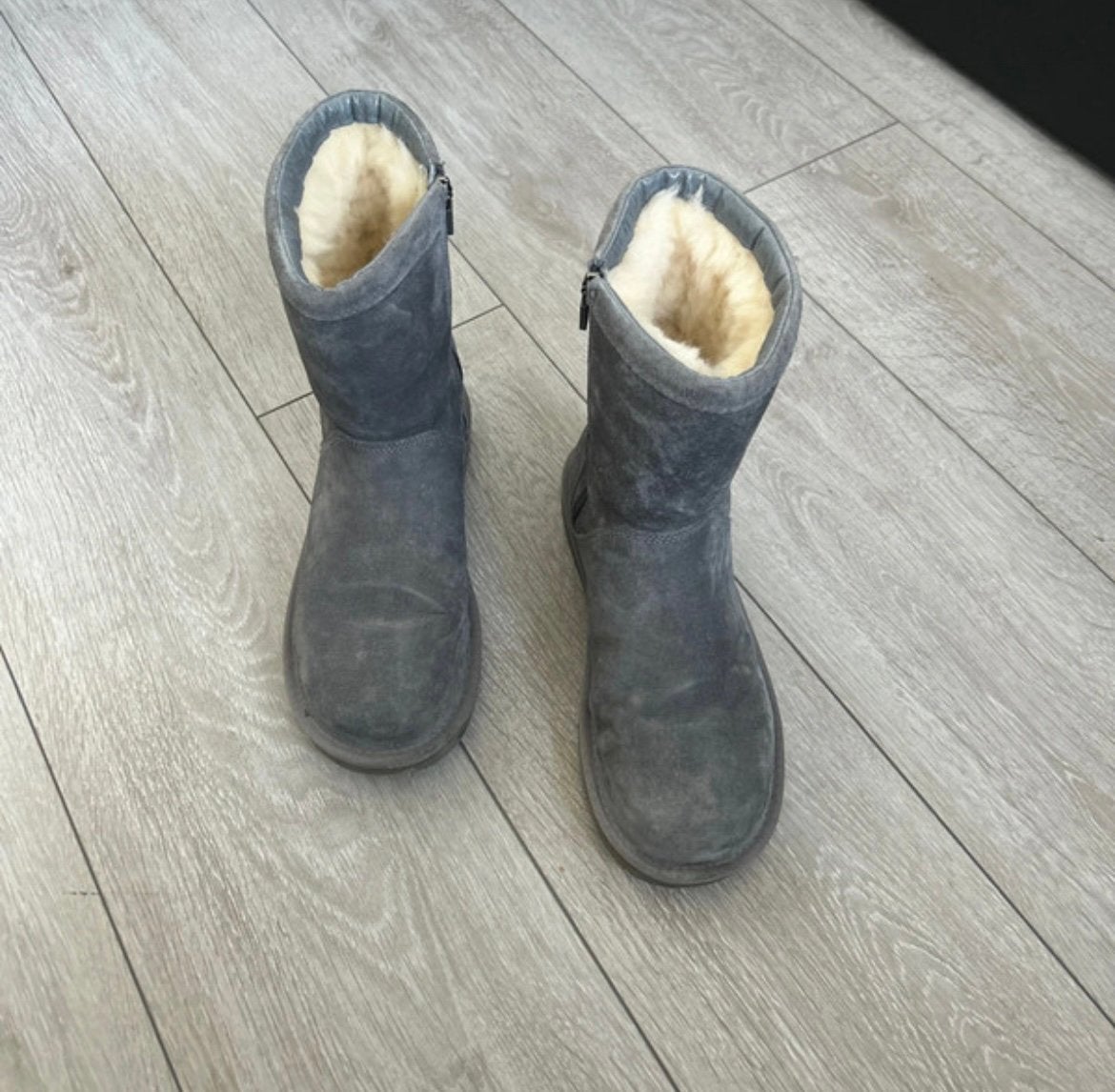 UGG laarzen, Kleding | Dames, Schoenen, Lage of Enkellaarzen, Ophalen of Verzenden, Zo goed als nieuw, Grijs