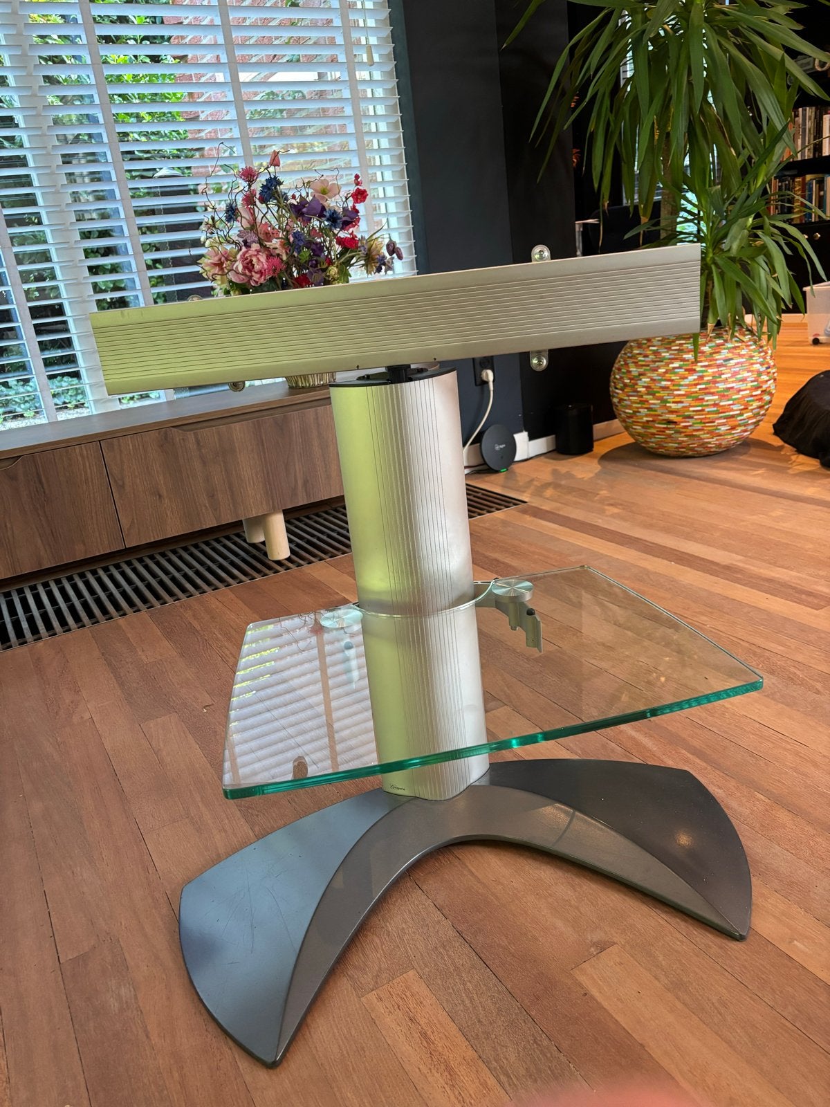 Vogel's TV-standaard met glazen plank - Zilver/Grijs, Ophalen, Gebruikt, 100 tot 150 cm, 50 tot 100 cm