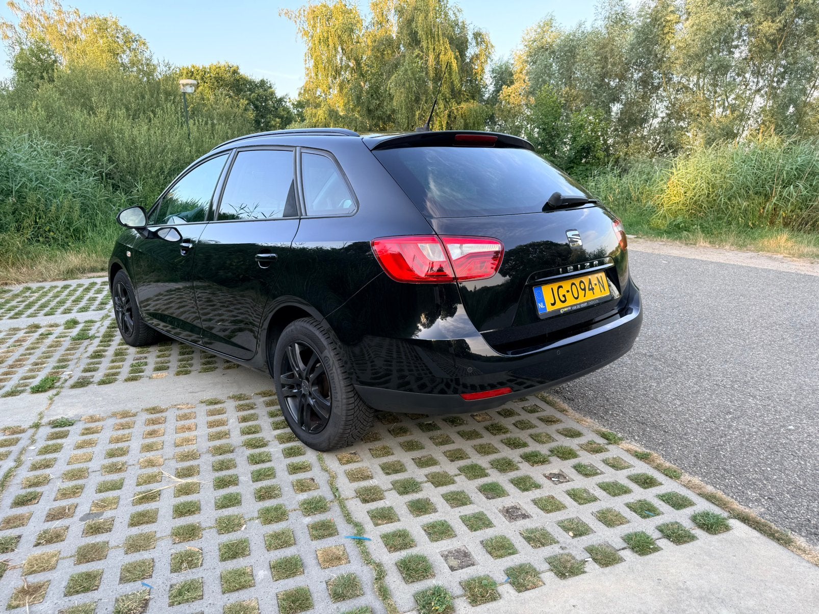 Zeer nette Seat Ibiza | 1.0 TSI 70KW ST 2016 Zwart, Auto's, Seat, Voorwielaandrijving, 40 €/maand, Xenon verlichting, Origineel Nederlands