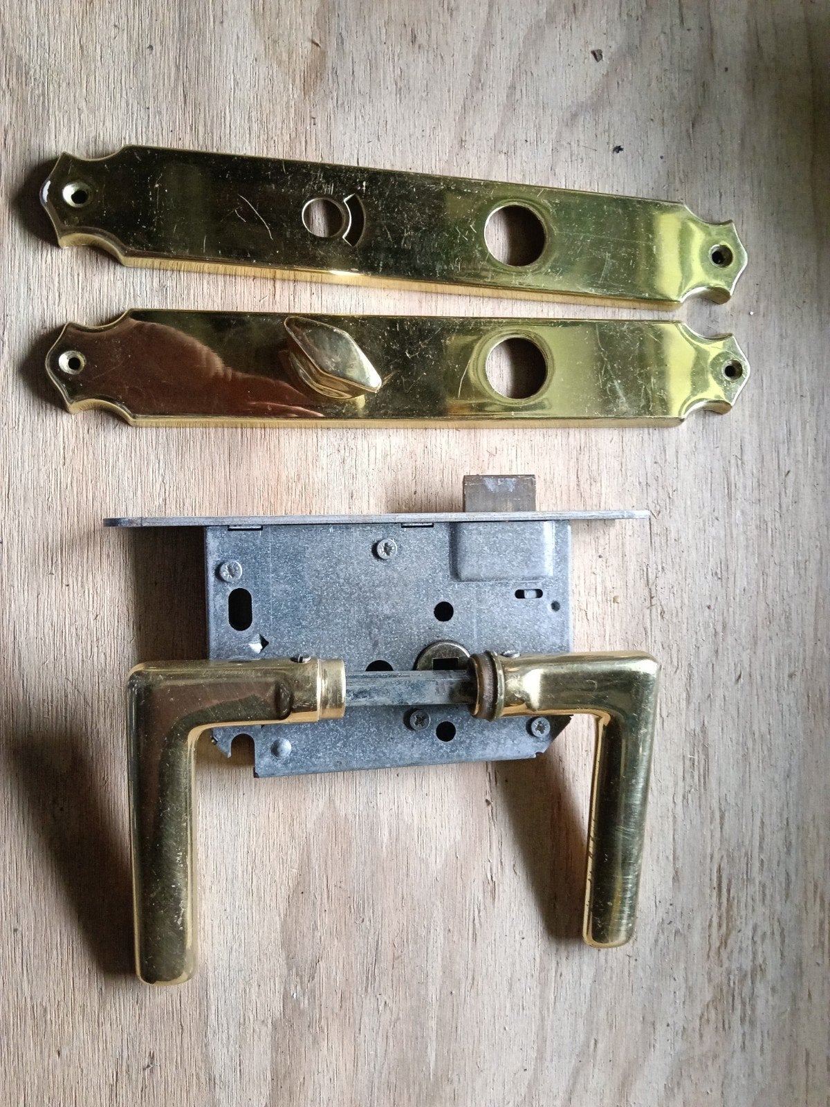 Messing c.q. koepr deurbeslag met slot en klinken, Ophalen of Verzenden, Gebruikt, Koper of Messing, Klink of Kruk