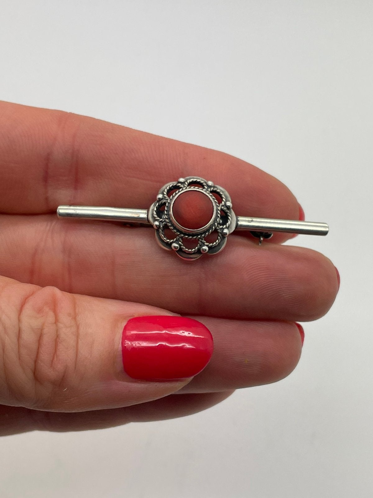 E390 Prachtige zilveren bloedkoraal broche, Ophalen of Verzenden, Zilver, Broche