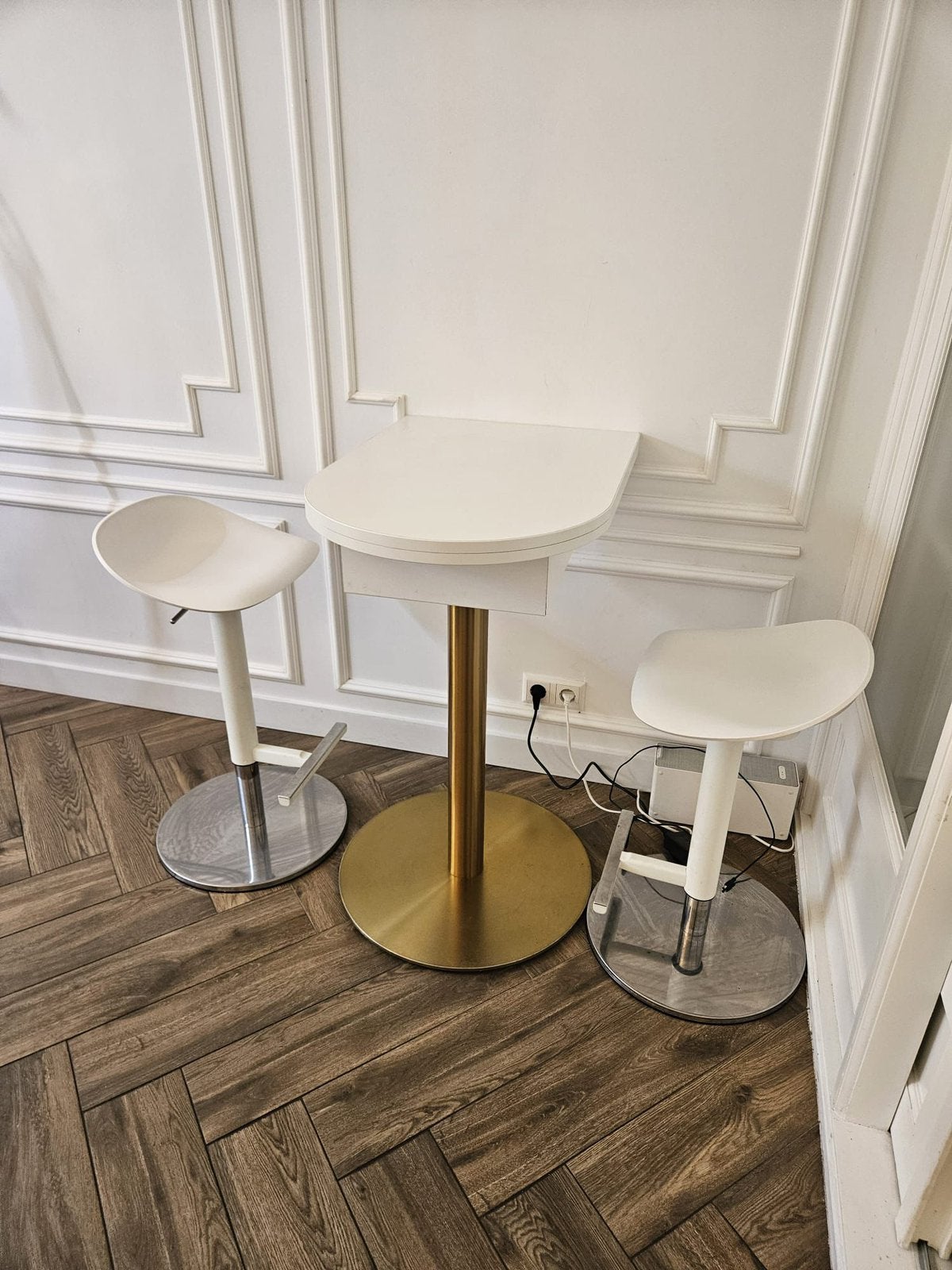 Bartafel / Statafel | Wit met Gouden Onderstel | Nette Staat, Huis en Inrichting, Ophalen, Gebruikt, 60 tot 90 cm