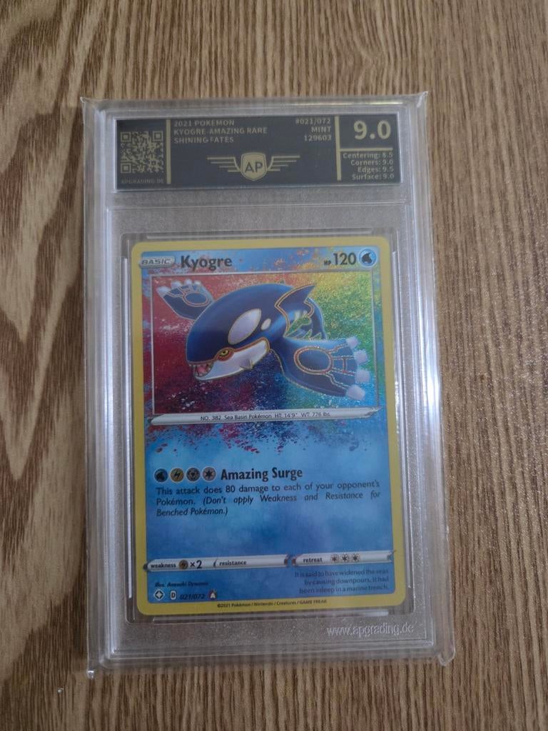 Pokemon Kyogre Amazing Rare Shining Fates PSA 9, Ophalen of Verzenden, Zo goed als nieuw, Losse kaart, Foil
